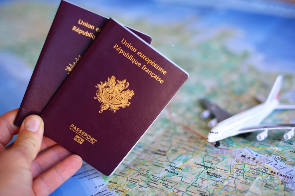 peut on voyager avec un passeport périmé